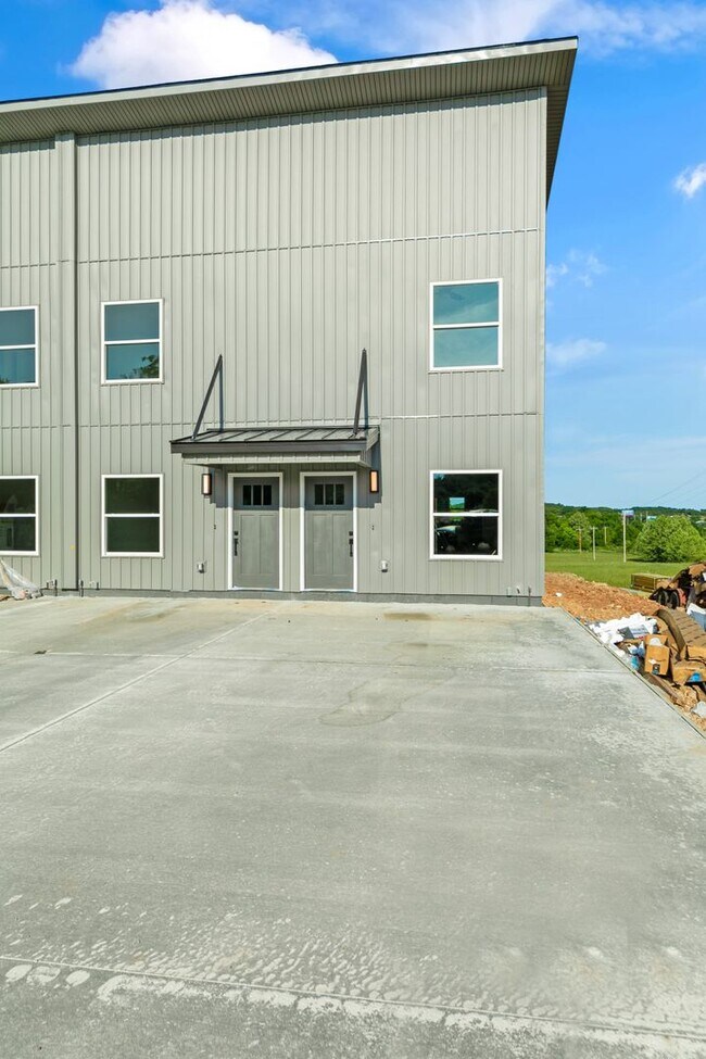 Foto del edificio - Brand New Townhomes 15 Minutes from Bentonville!