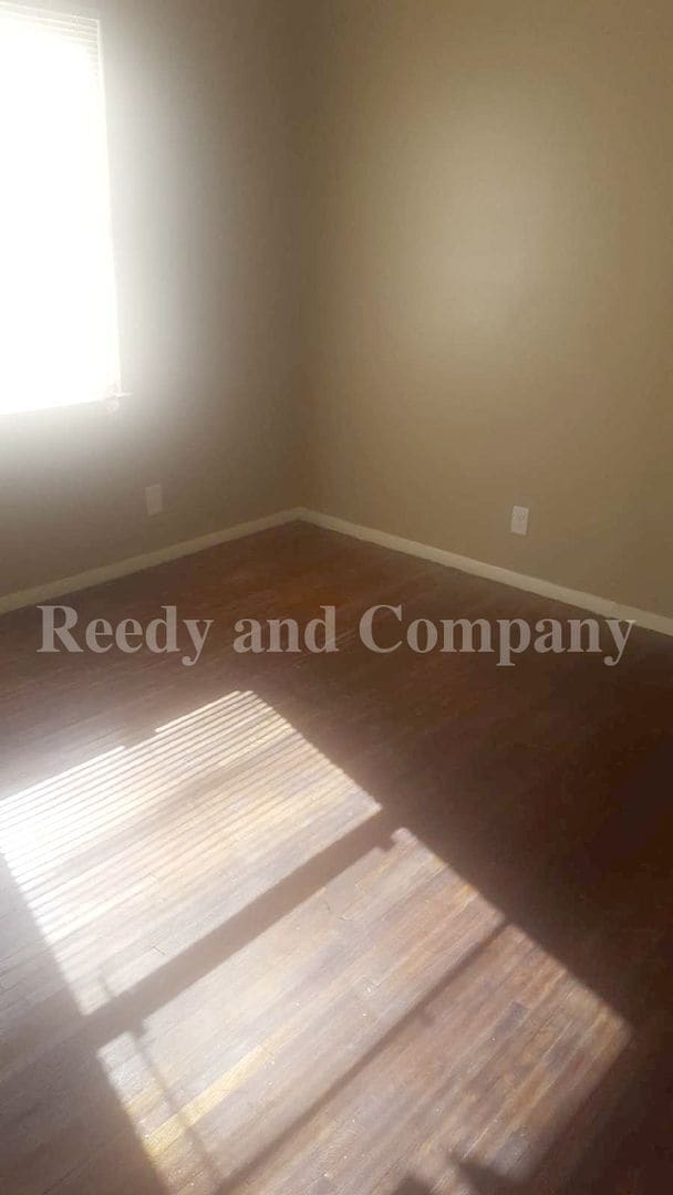 Building Photo - 1645 Kilarney Ave