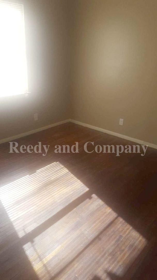 Foto del edificio - 1645 Kilarney Ave