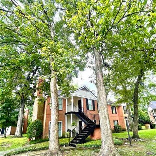 Foto del edificio - Heart of Baton Rouge-Spacious 2-bedroom,2-bathroom Condominium