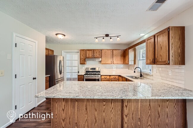 Building Photo - 10930 Pinehigh Dr, Alpharetta, GA, 30022