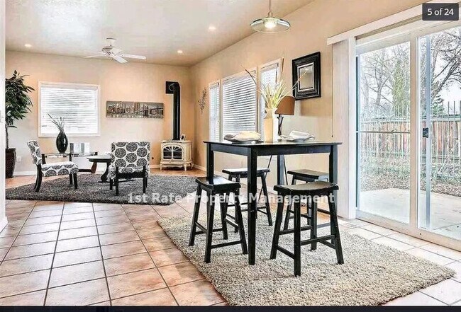 Foto del edificio - 828 W Rollins St