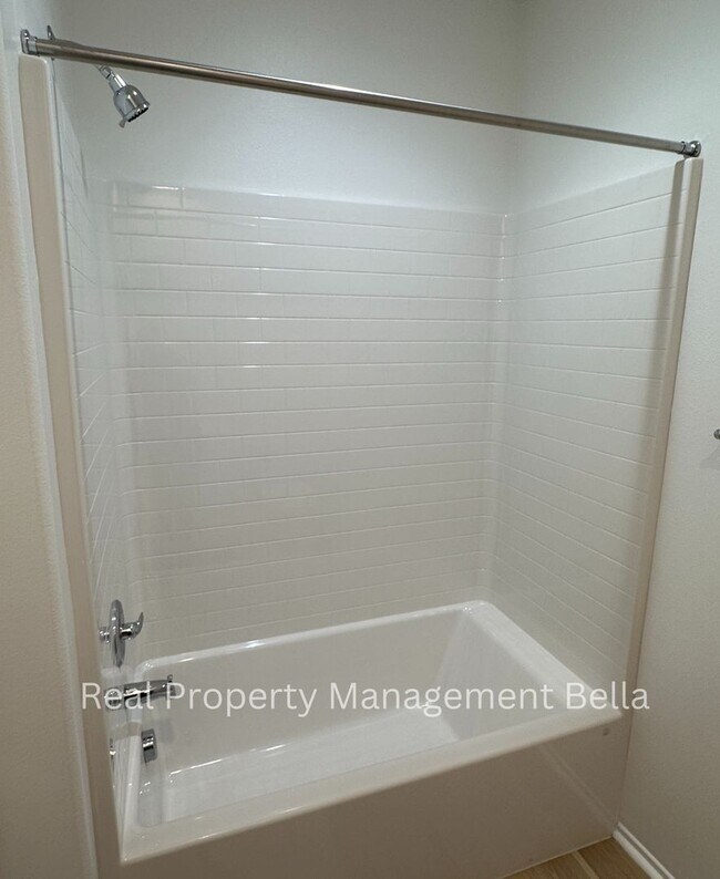 Building Photo - Modern Luxury Awaits: Discover Your Dream ...
