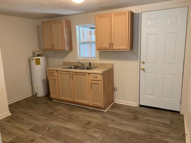 Building Photo - 1BD/1B Bungalow in N. Lowndes Co.