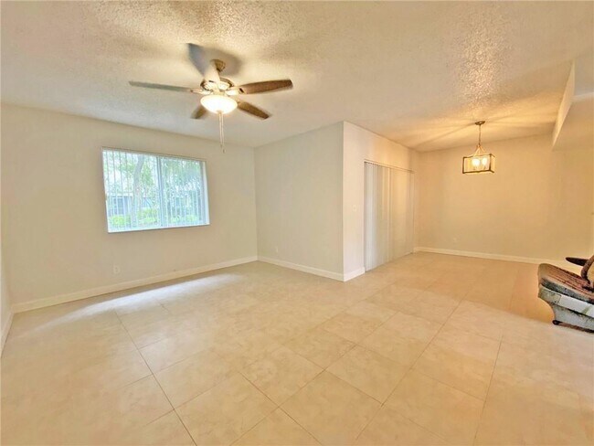 Foto del edificio - 780 NW 91st Ter