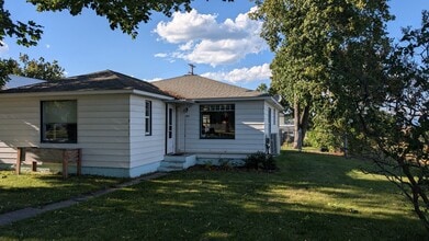 Building Photo - 211 3rd Ave E Building Photo - 211 3rd Ave E