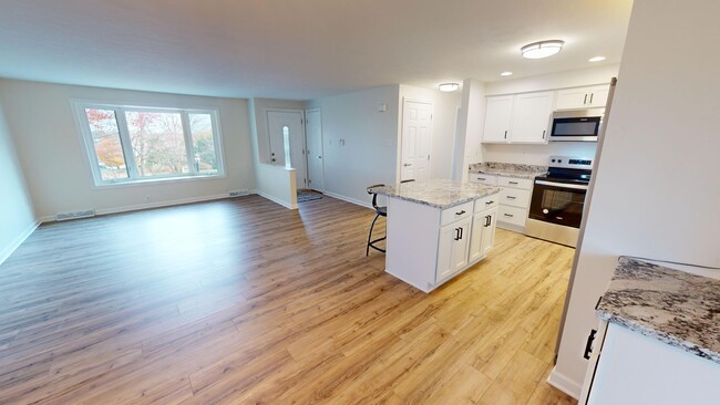 Foto del edificio - Updated 3 Bed 1 Bath in North Allegheny Sc...