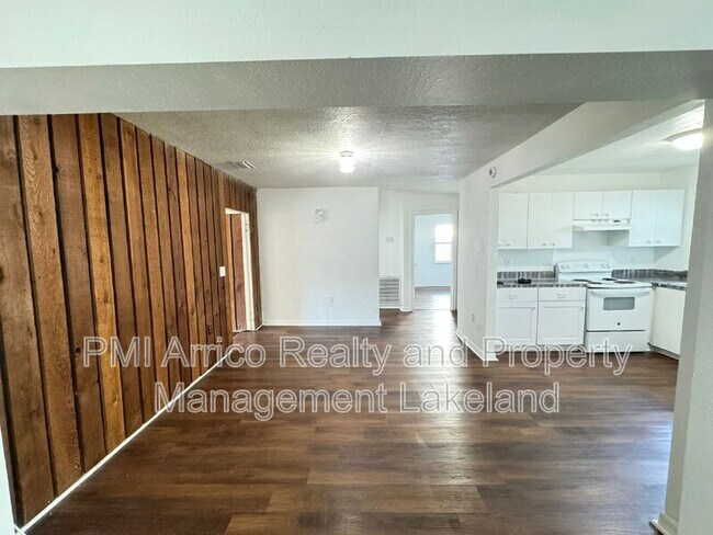 Foto del edificio - 2240 Jungle St