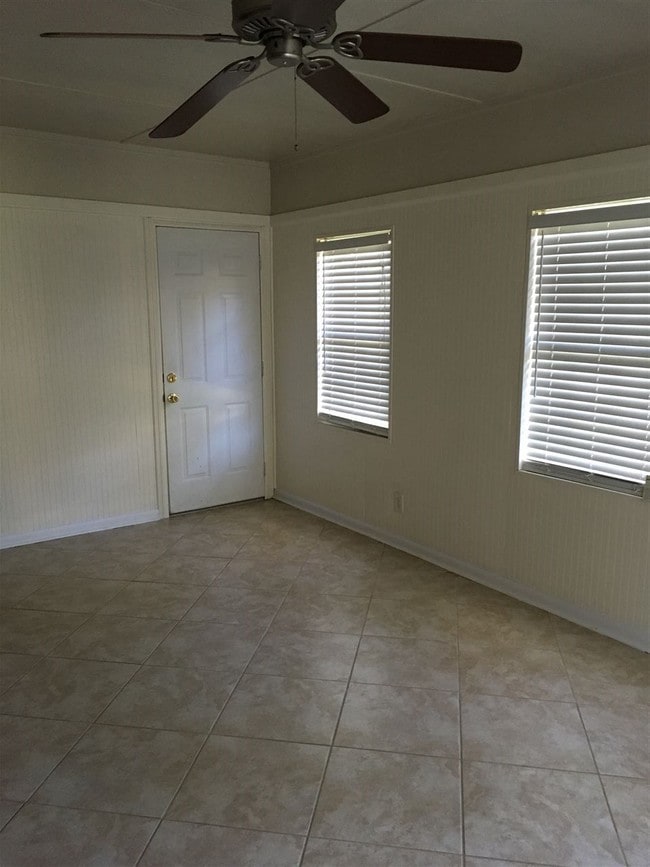 Building Photo - 3818 Leane Dr