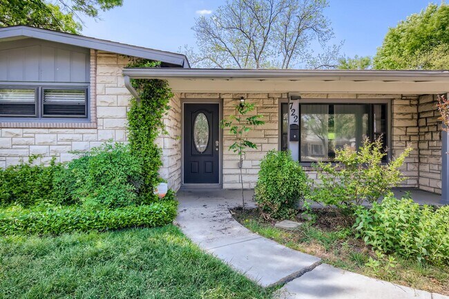 Foto del edificio - Beautifully updated Northwood home near Northridge Park