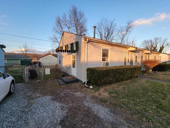 Building Photo - 2734 Furlong Ave