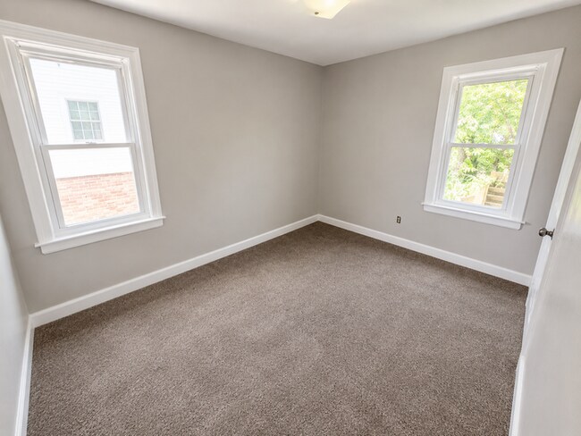 Building Photo - Beautiful Flat Section 8 Accepted