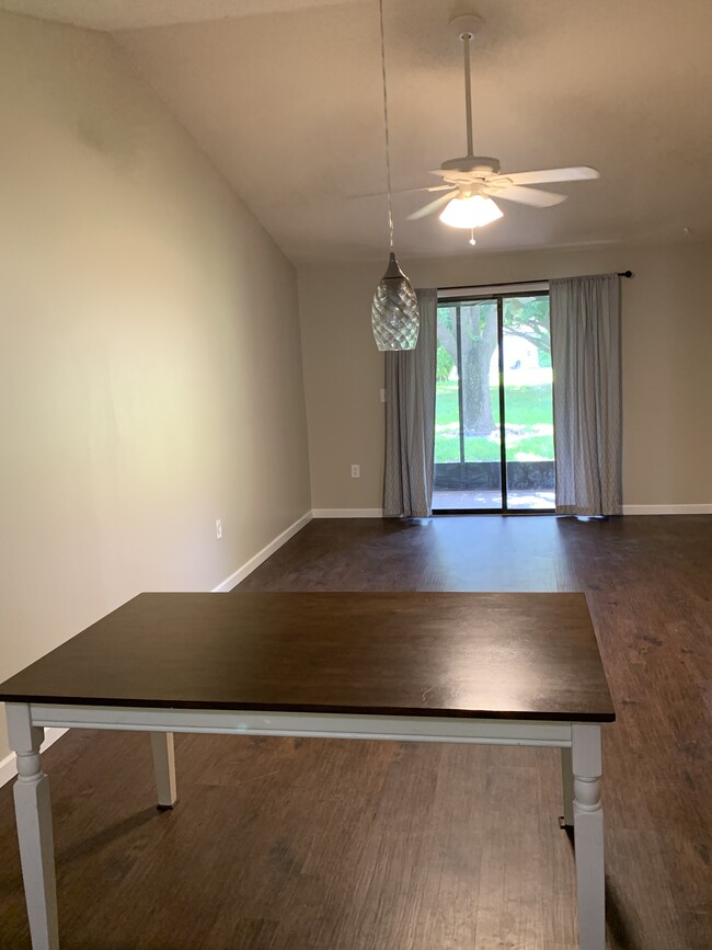 Living/dining area - 5928 36th Ave Cir W