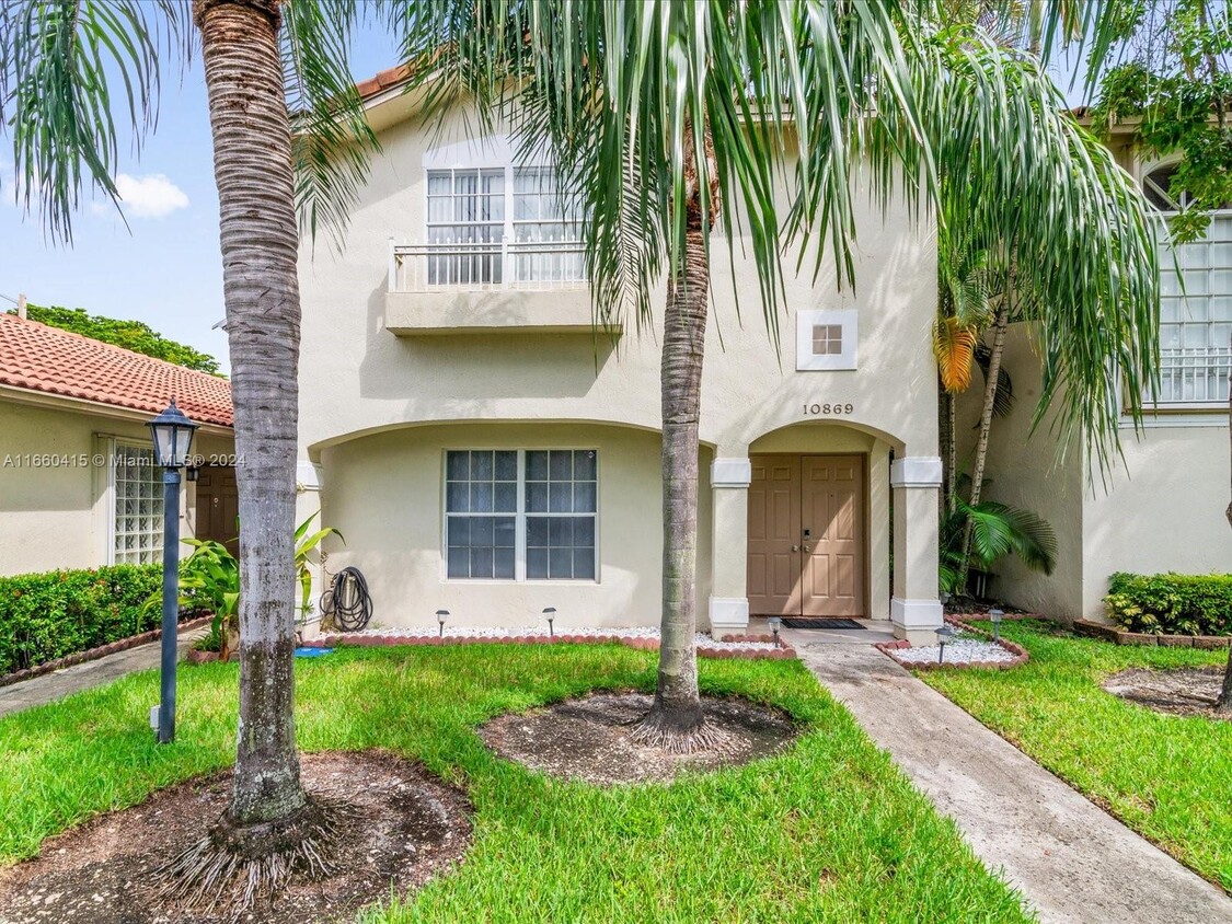 Foto principal - 10869 NW 3rd Ct