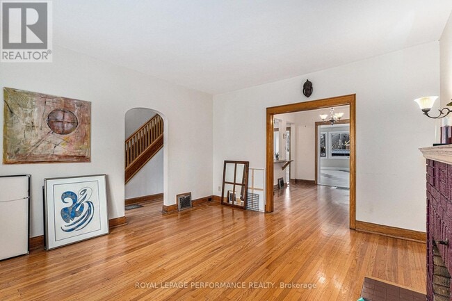 Building Photo - 107 Russell Ave