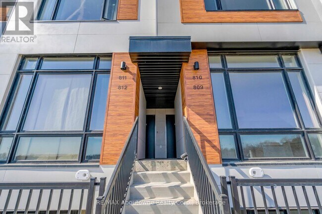 Building Photo - 3 Steckley House Ln