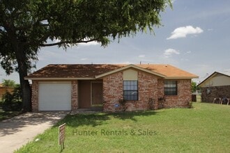Building Photo - 3801 Madison Dr