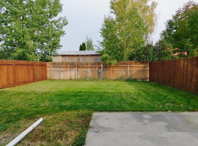 Foto del edificio - 1949 Greatview Dr