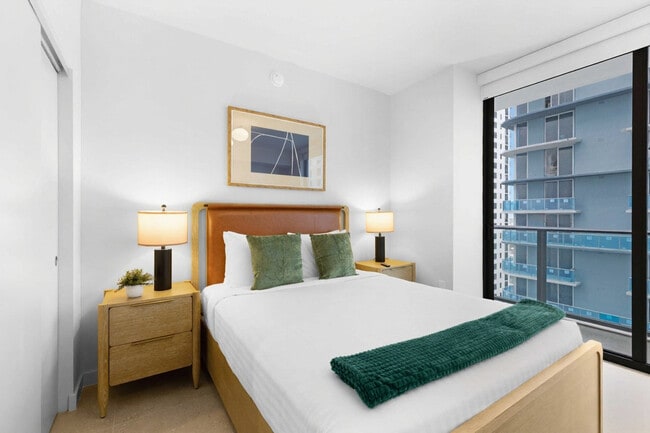 Building Photo - 11 NE 6th St