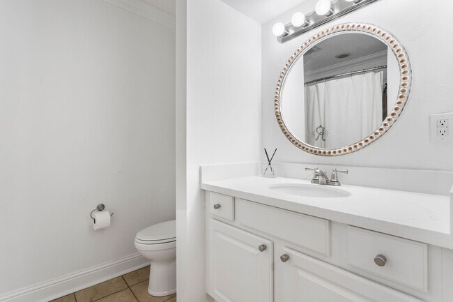 Foto del edificio - Oak Cove Condo