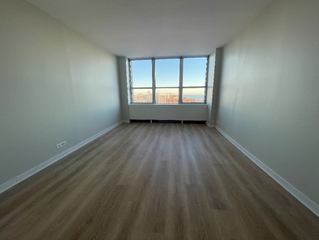 Photo - 655 W Irving Park Rd House