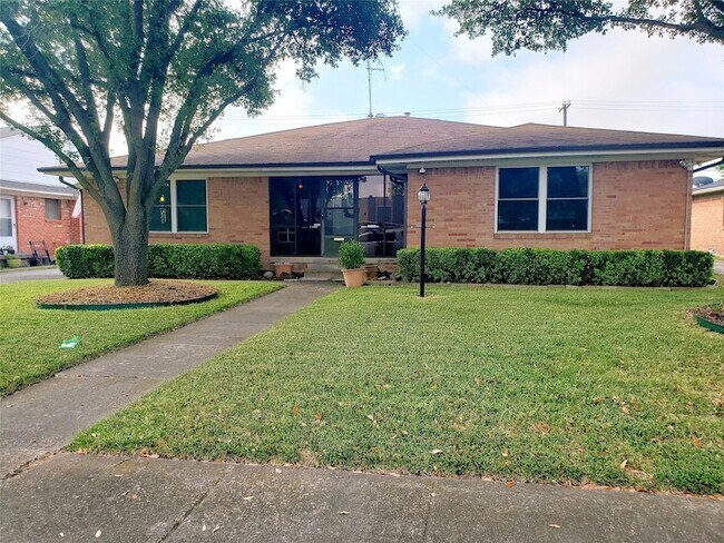 Foto del edificio - 11038 Wyatt St