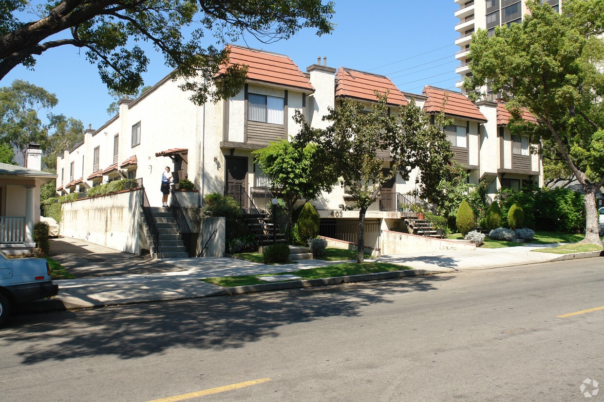 Building Photo - 403 Pioneer Dr