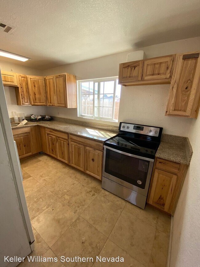 Foto del edificio - 3 br, 1 bath House - 3174 1/2 N. Las Vegas...