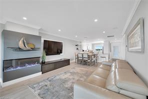 Foto del edificio - 305 Goodlette-Frank Rd