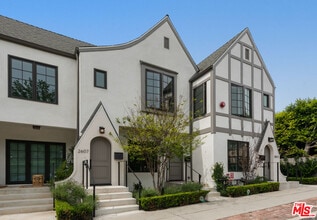 Building Photo - 2607 Beachwood Dr