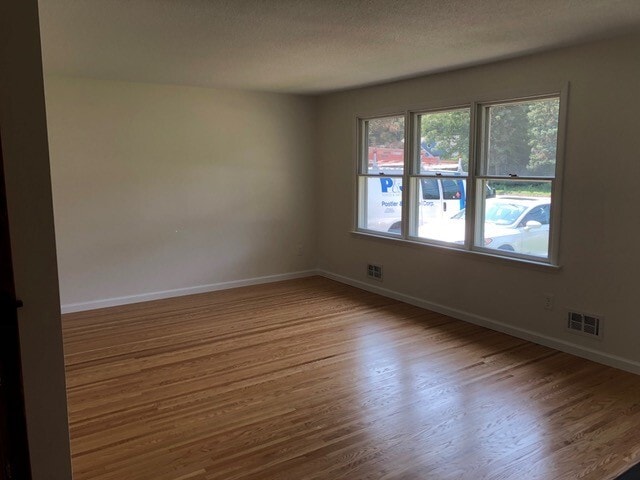 Building Photo - 1428 Long Pond Rd
