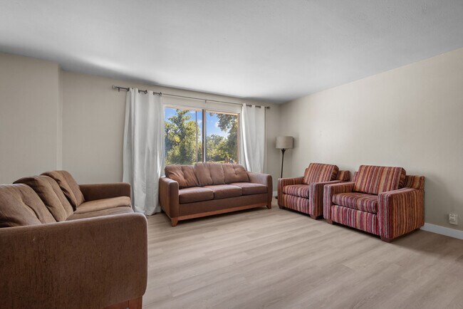 Building Photo - 455 E 400 N