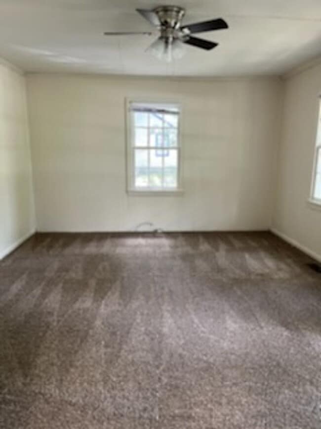 Building Photo - 3908 N Linden Dr