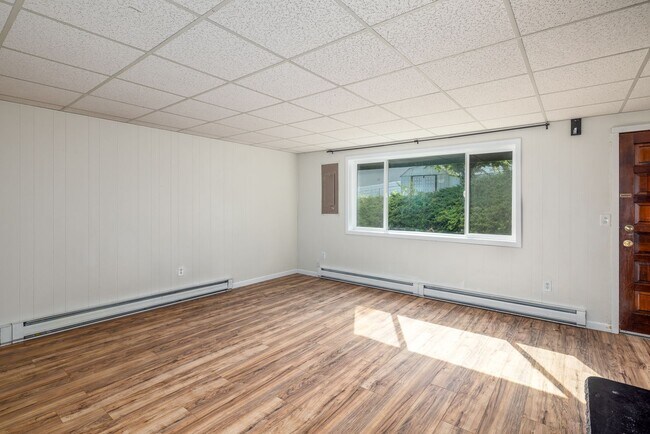 Foto del edificio - 603-605.5-6055 N Virginia Ct