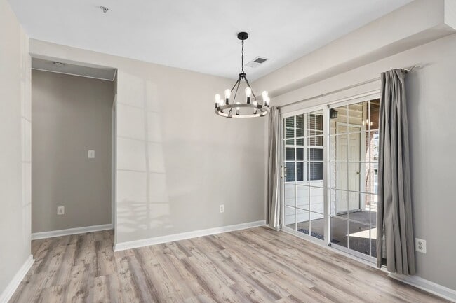 Foto del edificio - 25340 Lake Mist Square