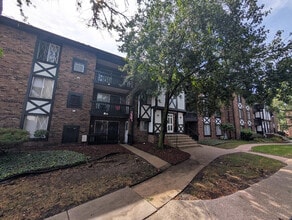 Building Photo - 13628 Royal Ct