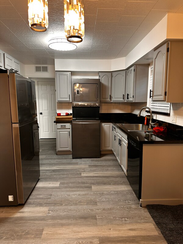 Foto del edificio - 6612 N Waverly St