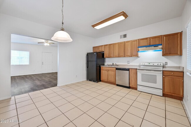 Foto del edificio - 5327 E Taylor St