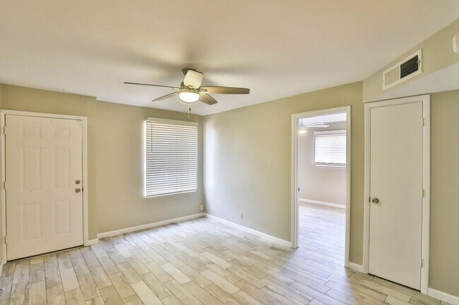 Foto del edificio - 1321 W 5th St