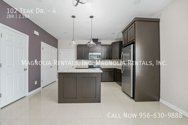 Foto del edificio - 2 Bed 2.5 Bed Townhouse in Edinburg