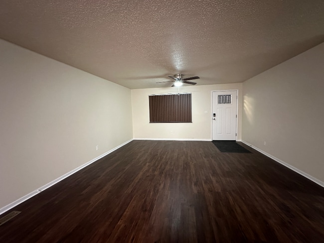 Building Photo - 4055 Royal Oak Dr