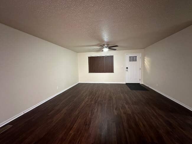 Foto del edificio - 4055 Royal Oak Dr