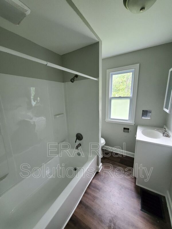 Building Photo - 2712 Fern Ave