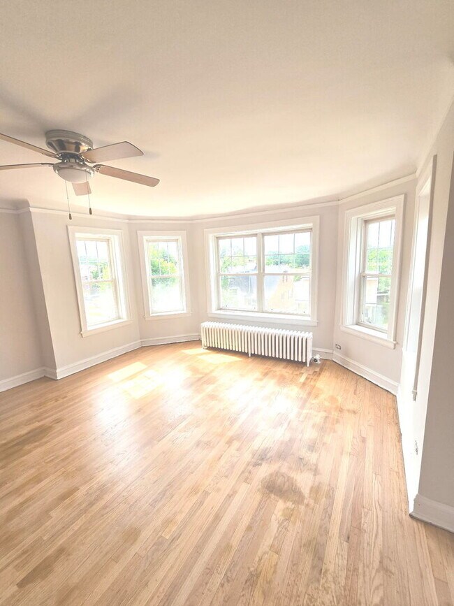 Foto del edificio - 2516 W Jarvis Ave