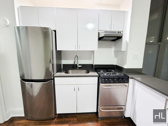 Building Photo - STUNNING East 46th Street 1 Bedroom