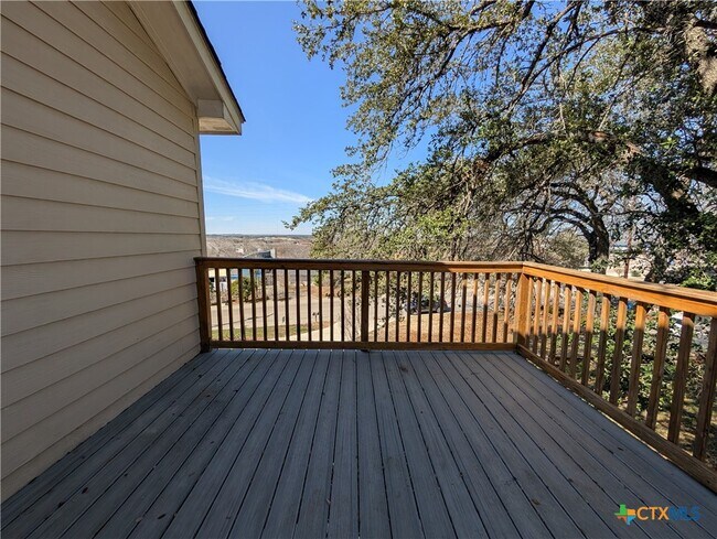 Foto del edificio - 1270 Hillcrest Dr