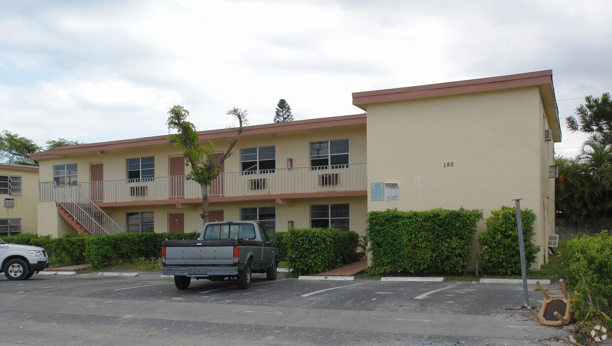 Foto principal - 150 SW 8th St
