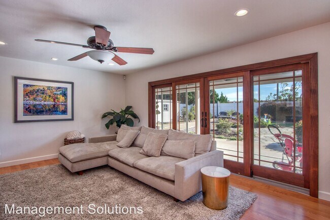 Building Photo - 3 br, 2.5 bath House - 4215 Eastridge