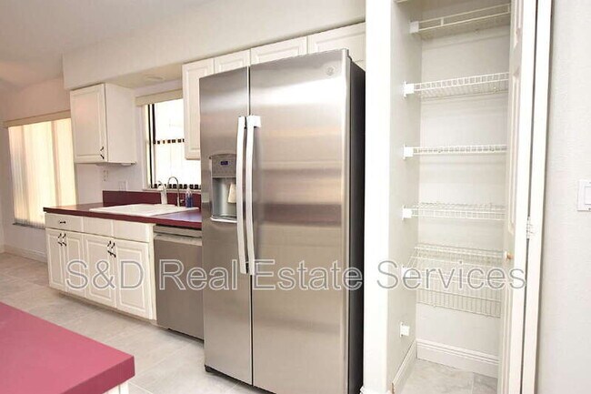 Building Photo - 2235 Silver Re Dr