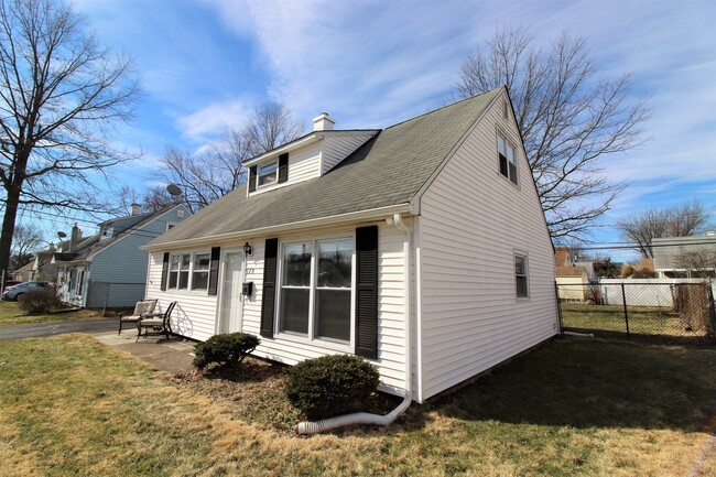 Building Photo - 579 Doloro Dr